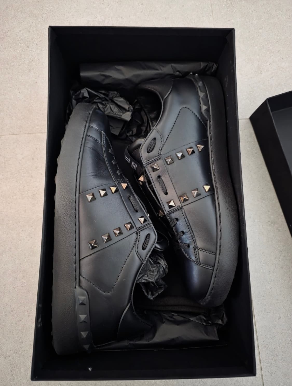 발렌티노 락스터드  언타이틀 스니커즈 블랙 상품이미지2