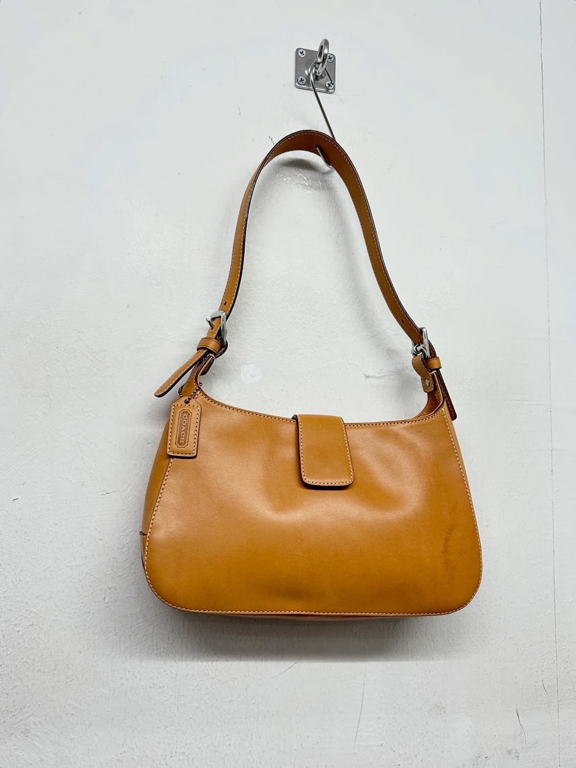 코치 가죽 숄더백 상품이미지1