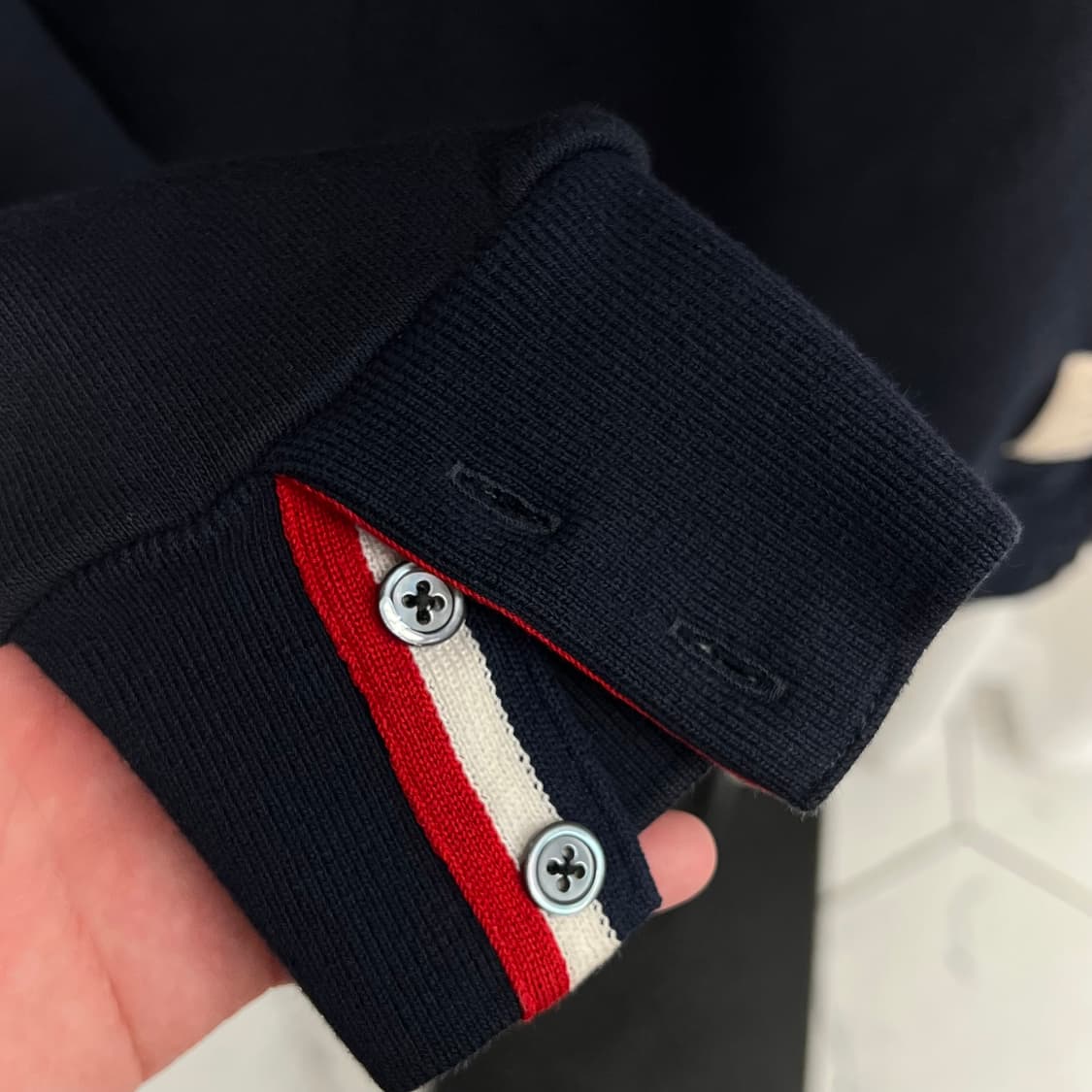 톰브라운 백삼선 맨투맨 네이비 (3) 상품이미지5