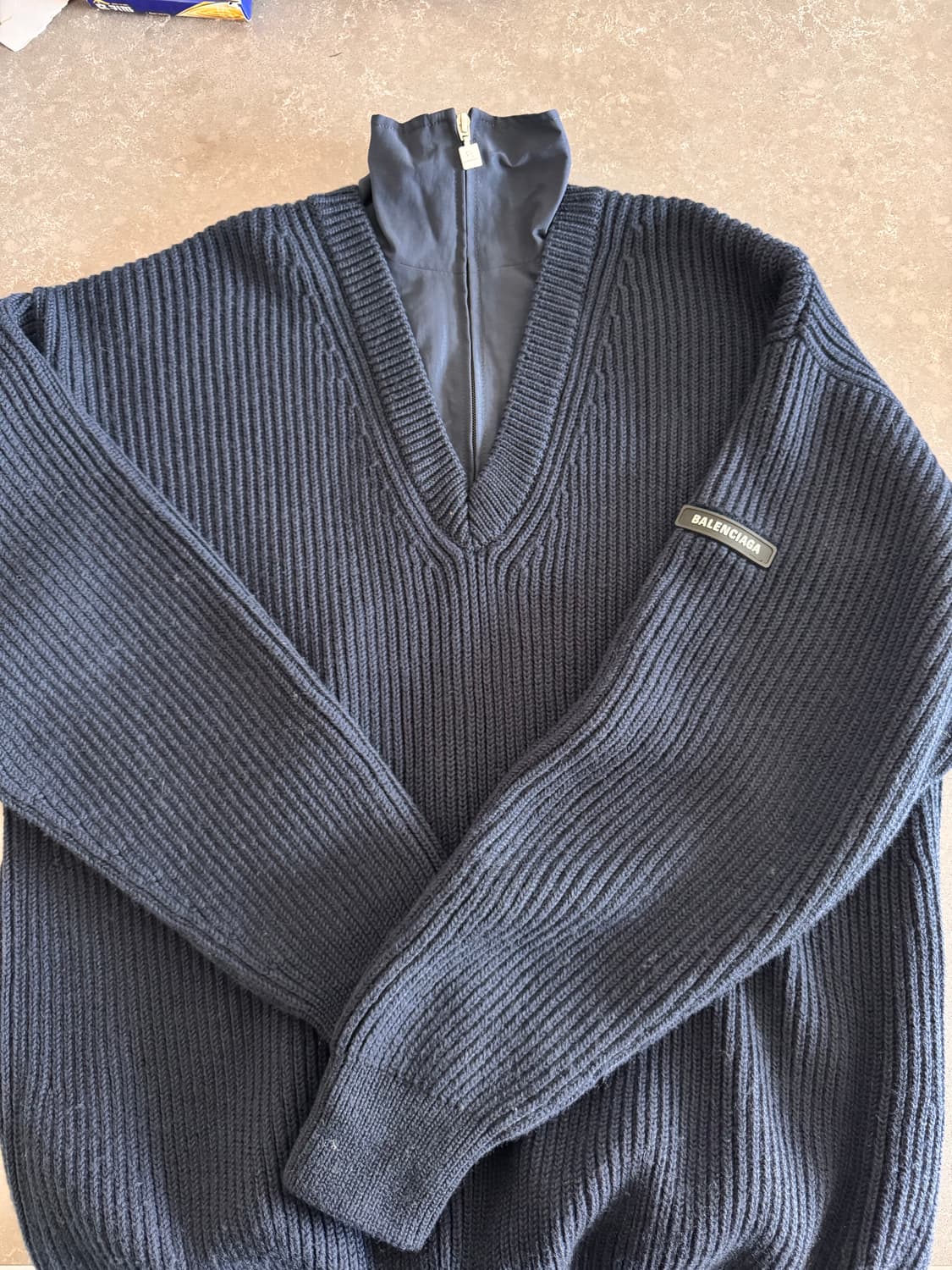 발렌시아가 니트집업 xs 상품이미지3