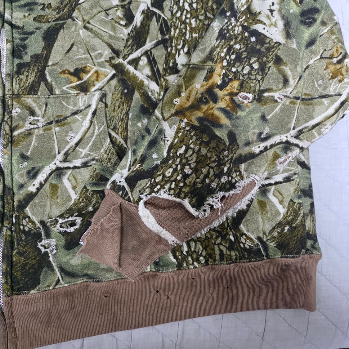 [L] 세인트미카엘 x 베이프 리얼트리 카모 샤크 후드집업 상품이미지3