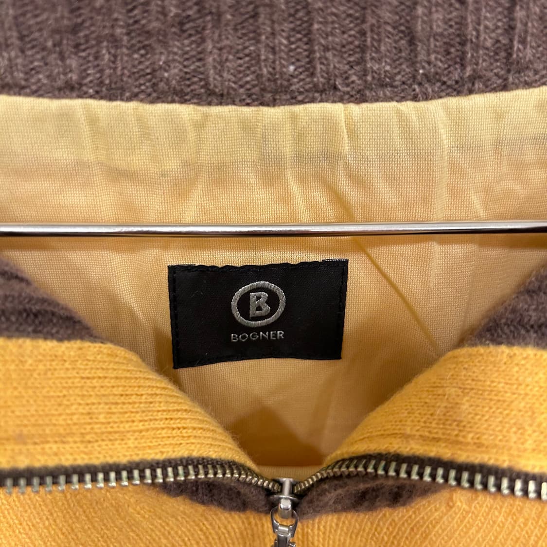 보그너 배색 하이넥카라 반집업 니트 상품이미지3