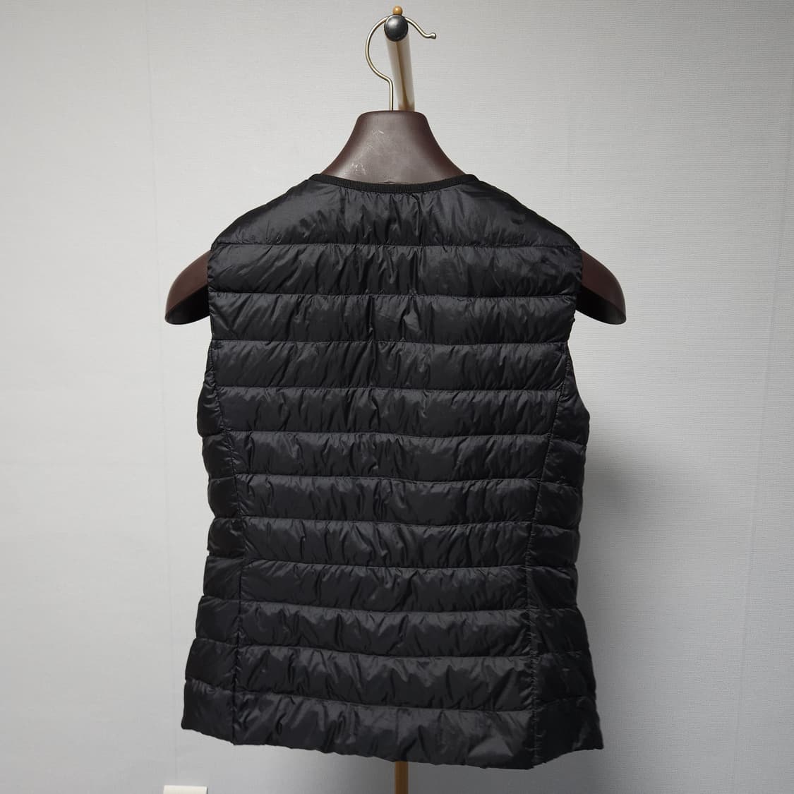 M ) 유니클로 여성 경량 패딩 조끼 상품이미지3