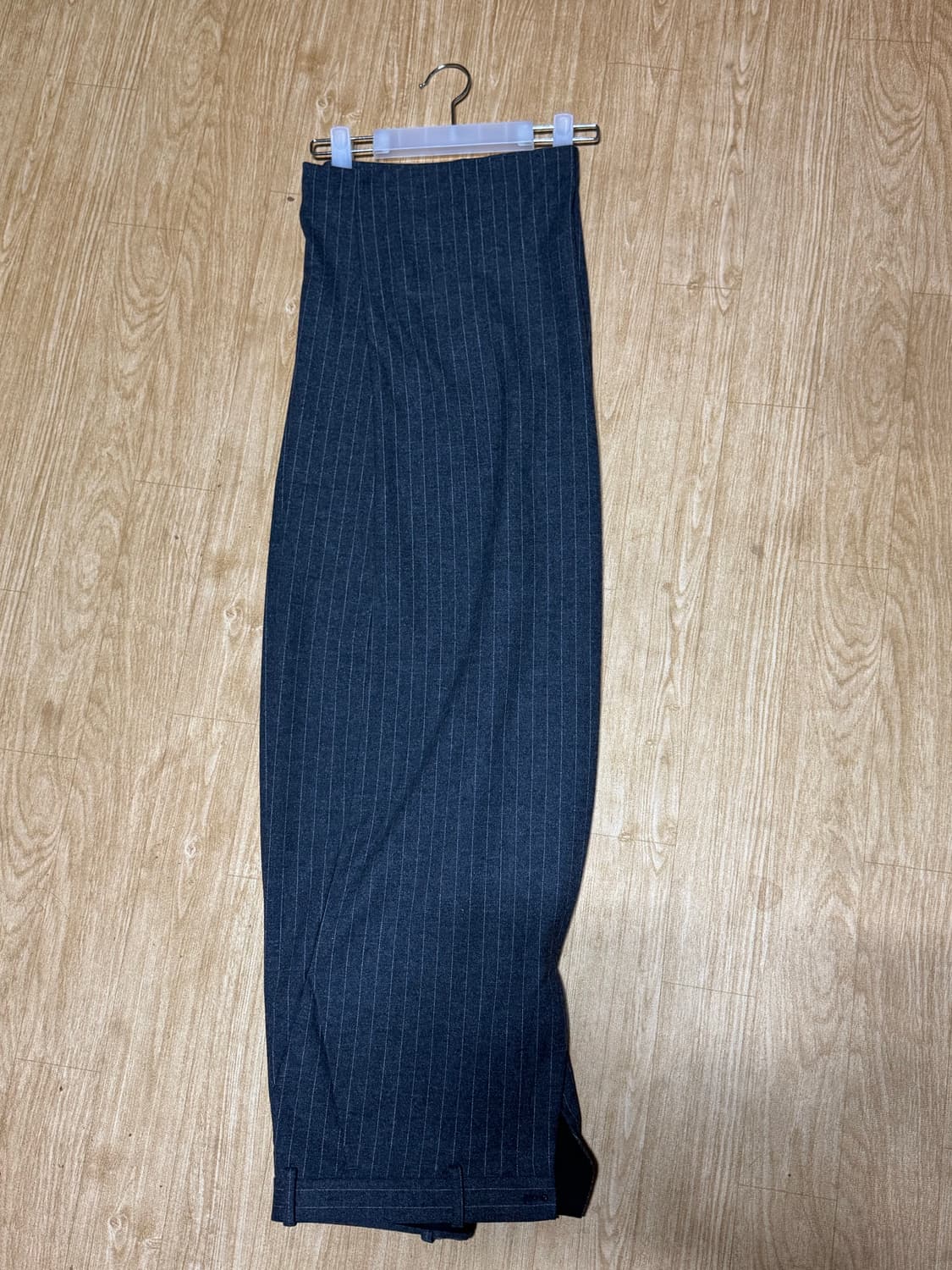 해칭룸 wide curve trousers stripe charcoal 상품이미지2