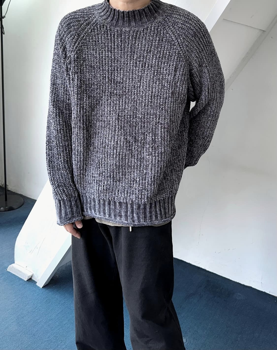 Shine fabric mock neck heavy knit P/O 상품이미지4