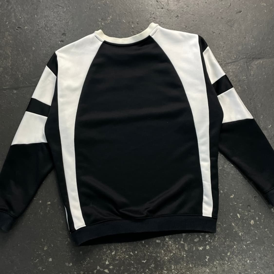 100 아디다스 이큅먼트 맨투맨  상품이미지5