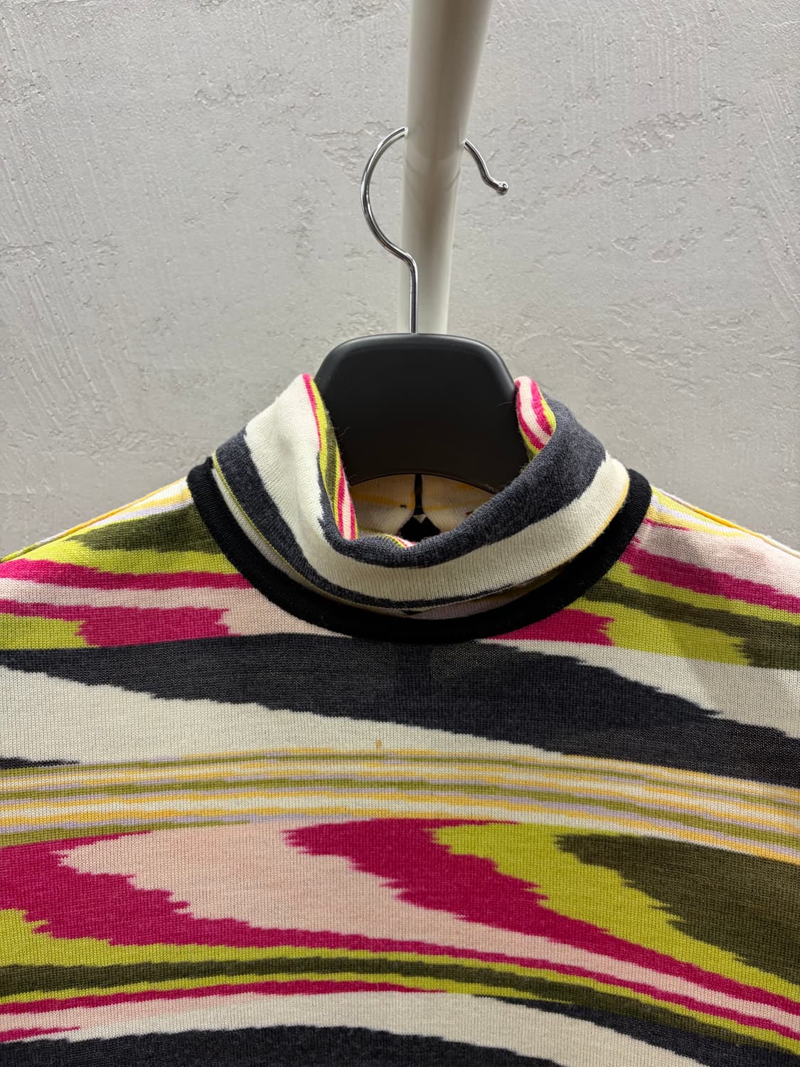 미쏘니 컬러풀 패턴 터틀넥 긴팔 티셔츠  상품이미지3