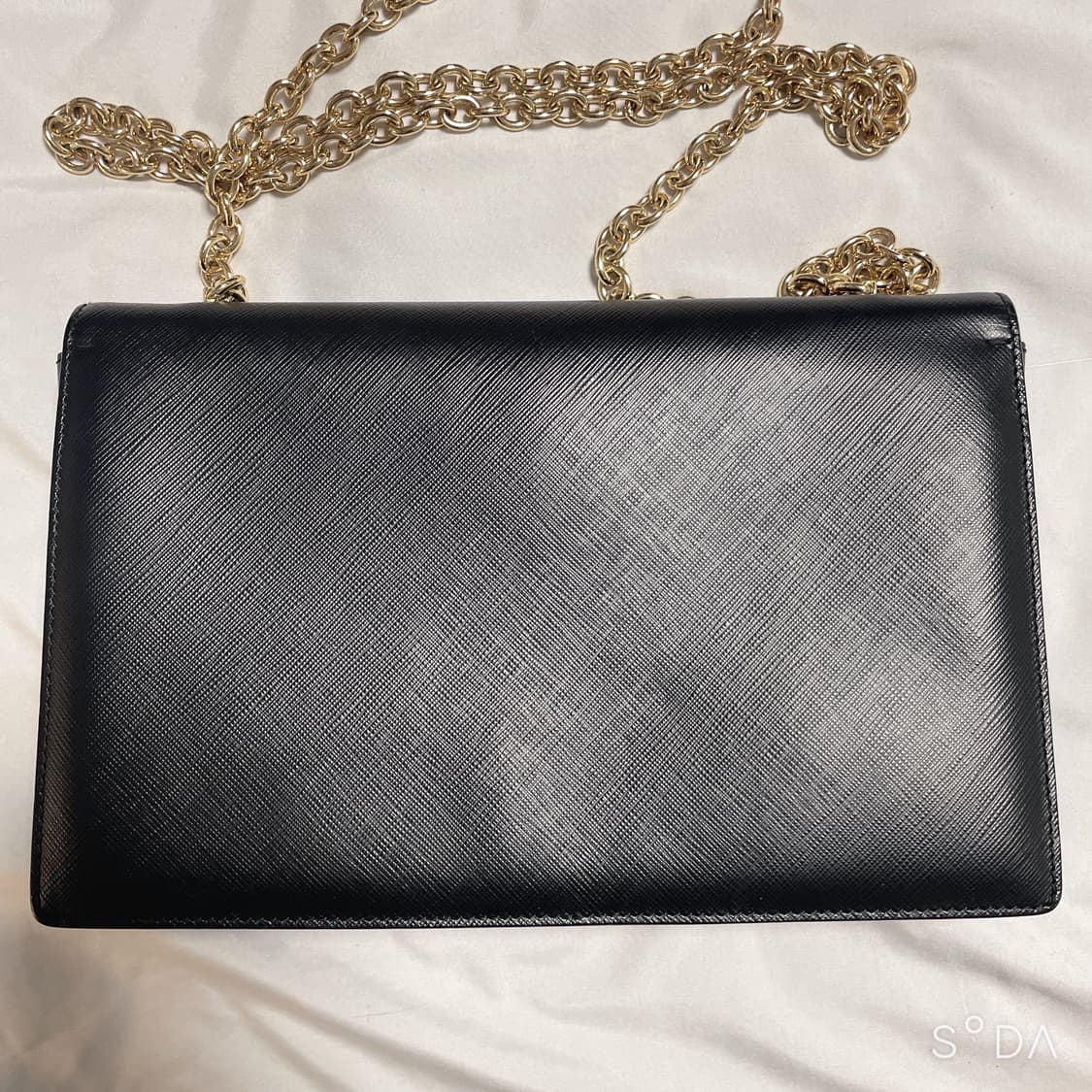 페라가모 블랙 체인백 간치니 FF 로고 크로스백 상품이미지4