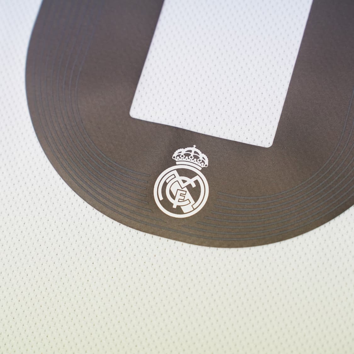 [국내 L][어센틱]25-26 레알마드리드 발베르데 유니폼 상품이미지5