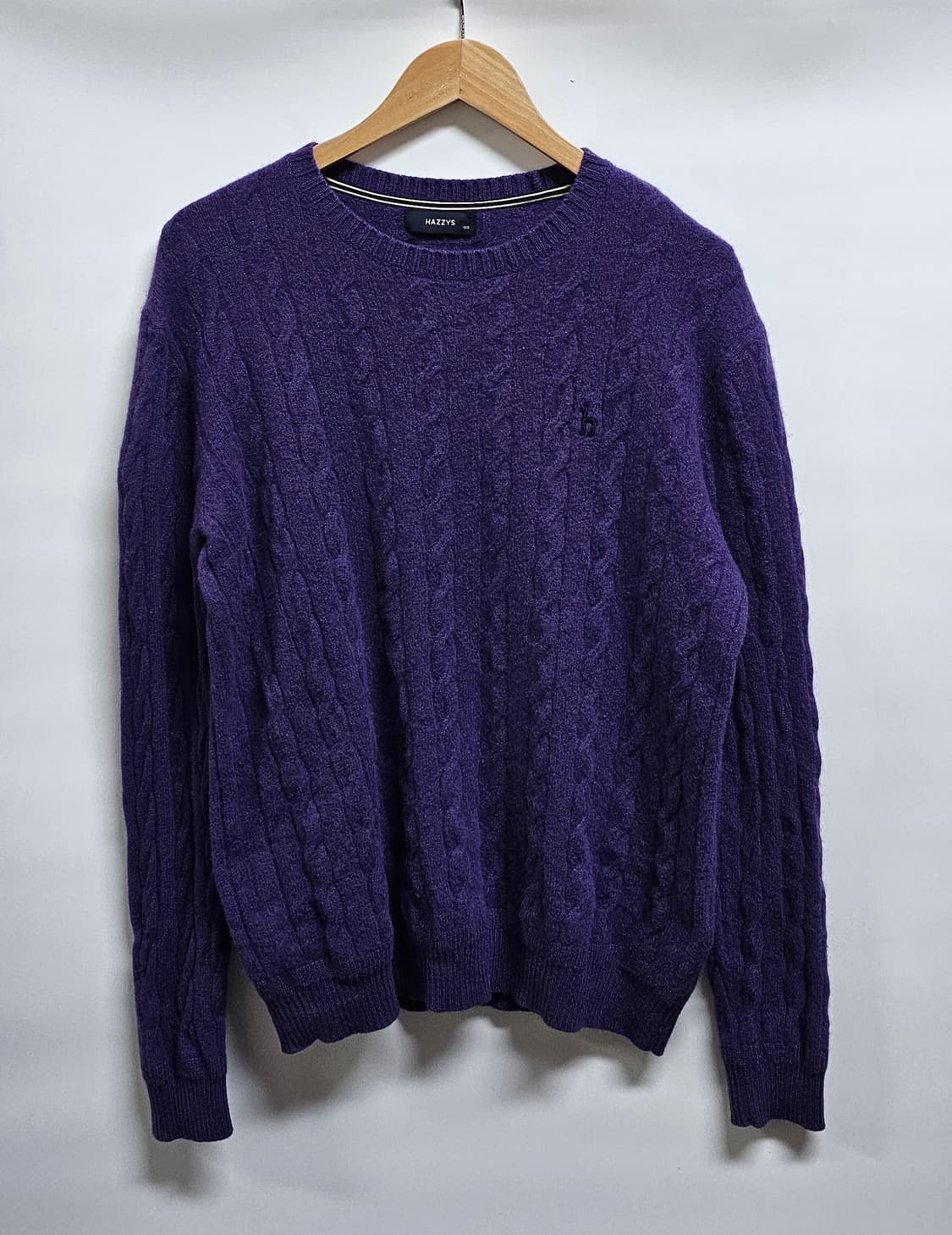 헤지스 퍼플 꽈배기 니트 100 상품이미지1