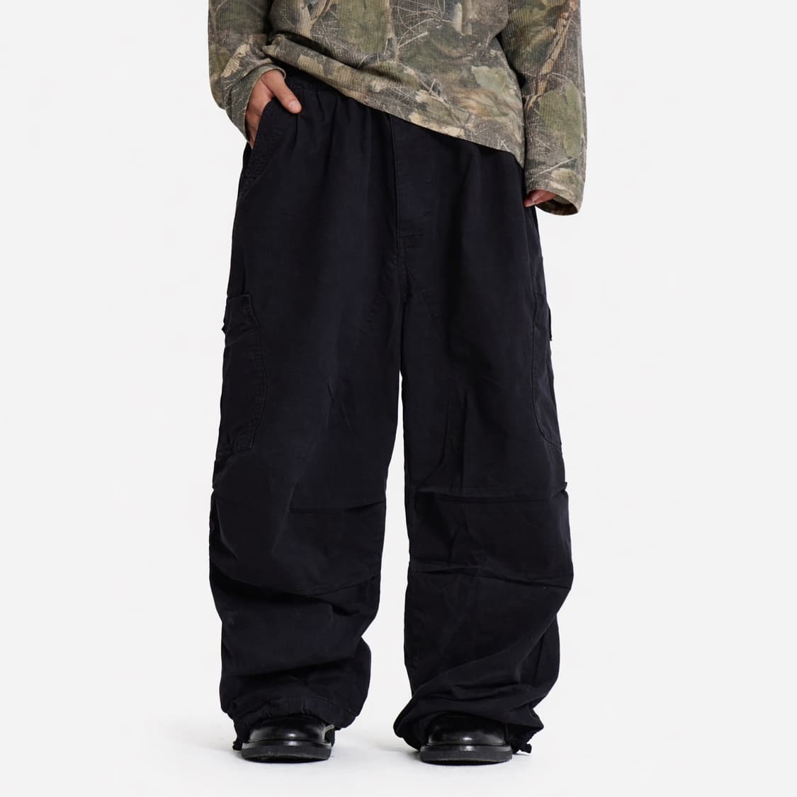 Black Parachute Cargo Pants 상품이미지2