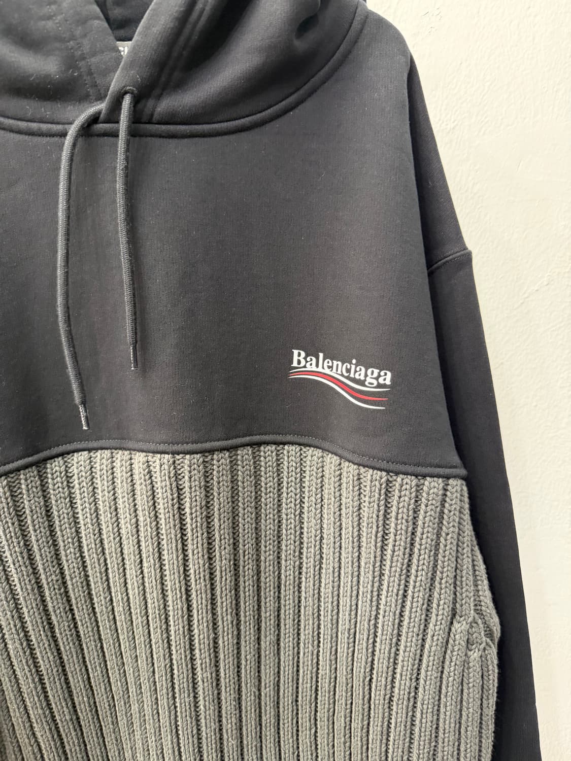 매장판정품) 발렌시아가 20ss 후드 니트 맨투맨 L  상품이미지3