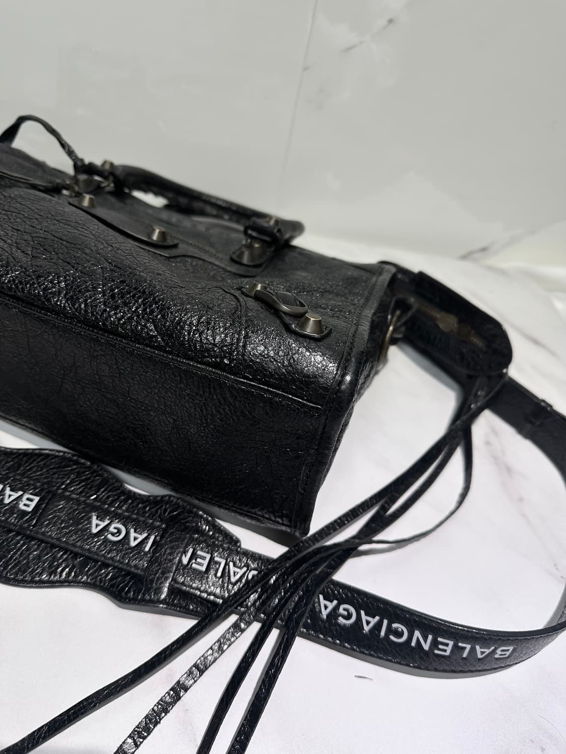 [SA 정품] 발렌시아가 로고스트랩 시티 모터백 스몰 상품이미지6