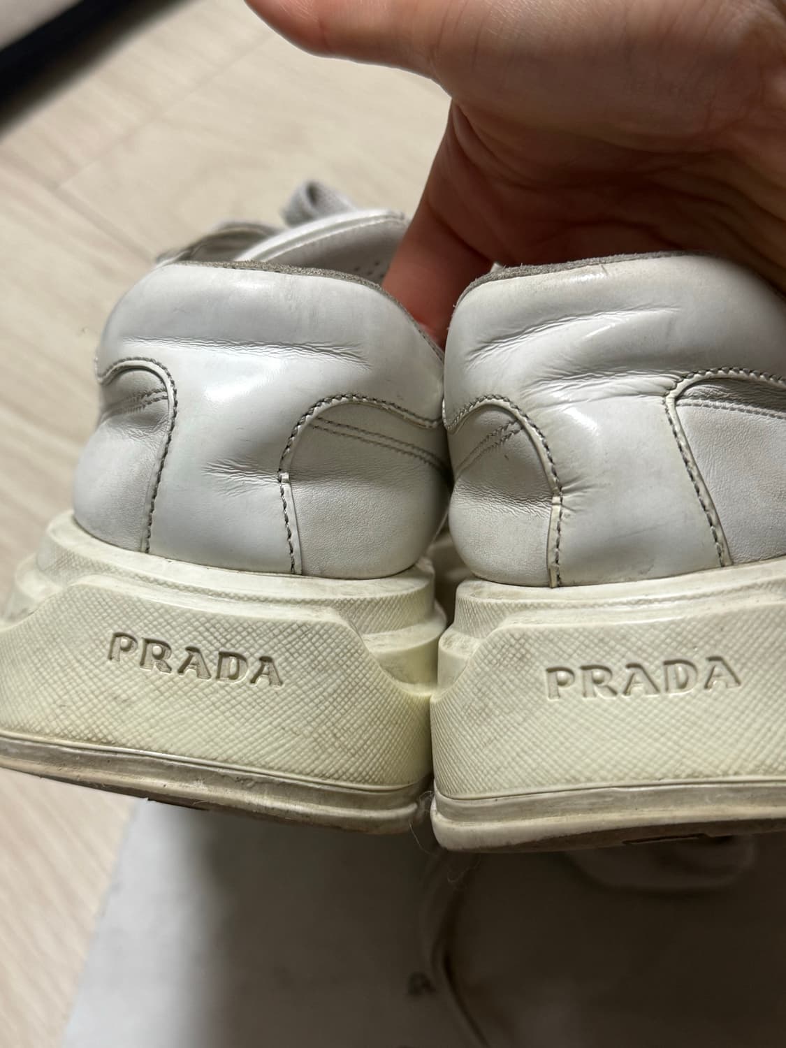프라다 기본 흰색 스니커즈 상품이미지3