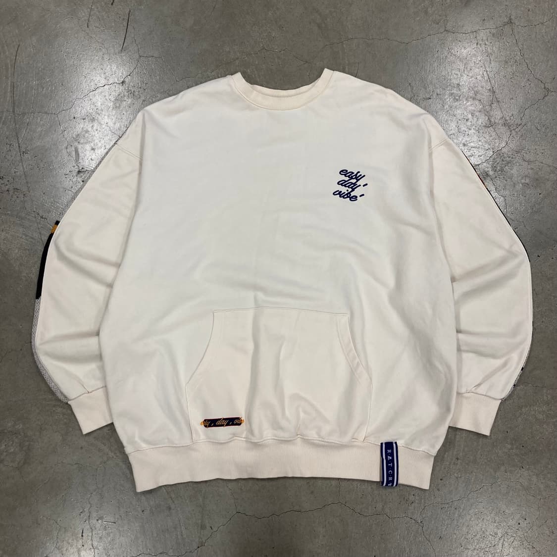 로맨틱크라운 E.D.V 하프자카드 크루넥 맨투맨 상품이미지2