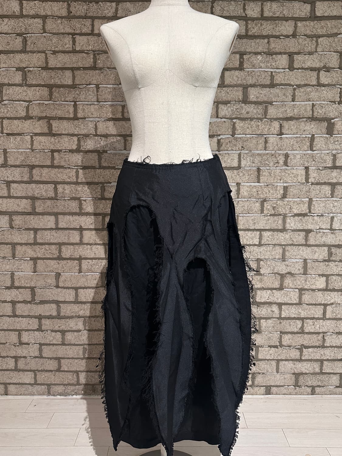 Comme des Garcons 꼼데가르송 해체주의 컷아웃 롱 스커트 상품이미지3