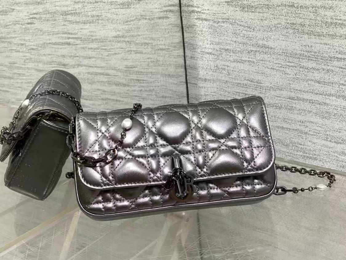 디올 크로스 백시그니처 넝쿨 체크로 클래식한 레터링 참장식
 상품이미지1