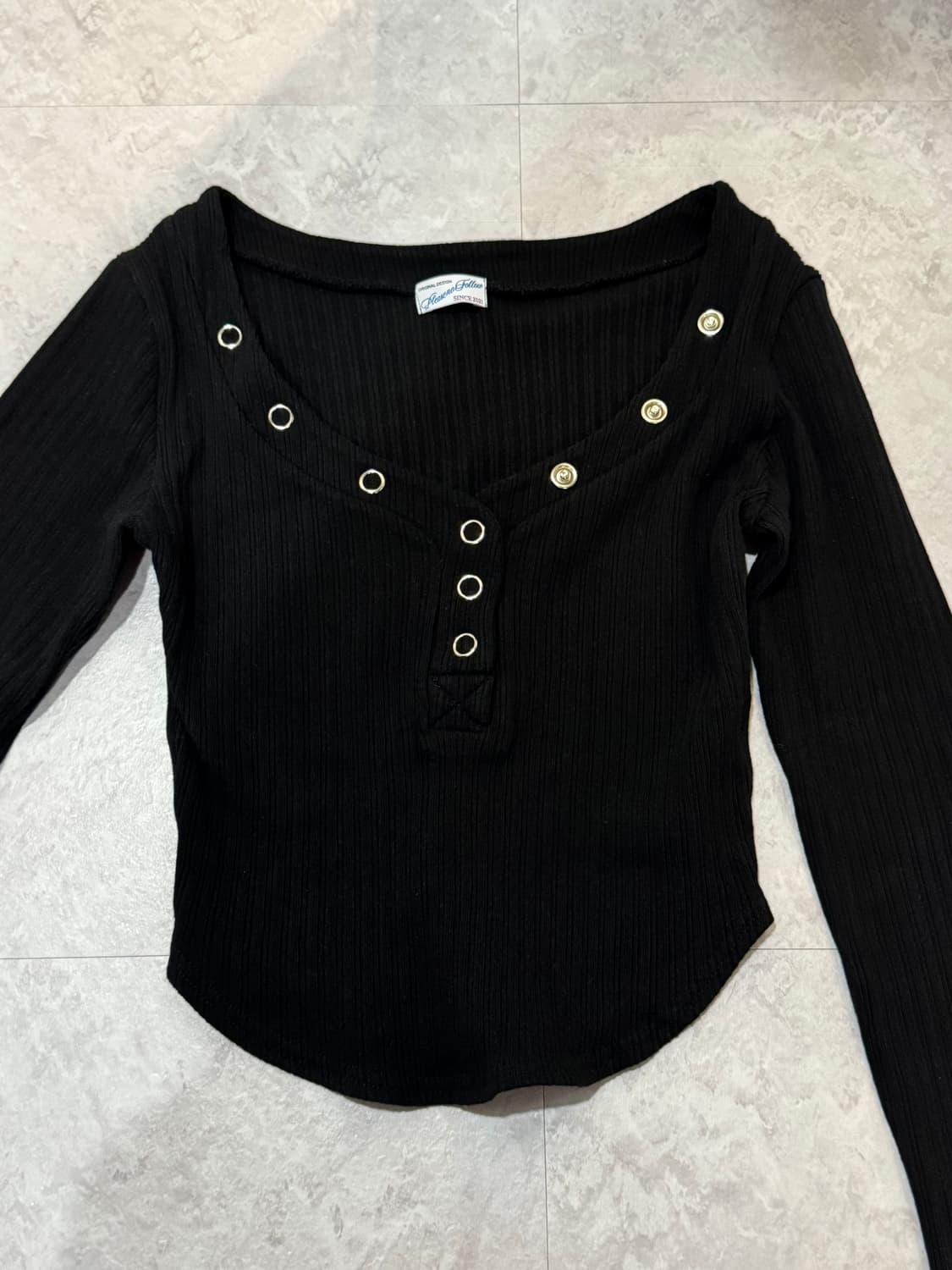 플리즈노팔로우 버니 스냅 버튼 탑 블랙 상품이미지2