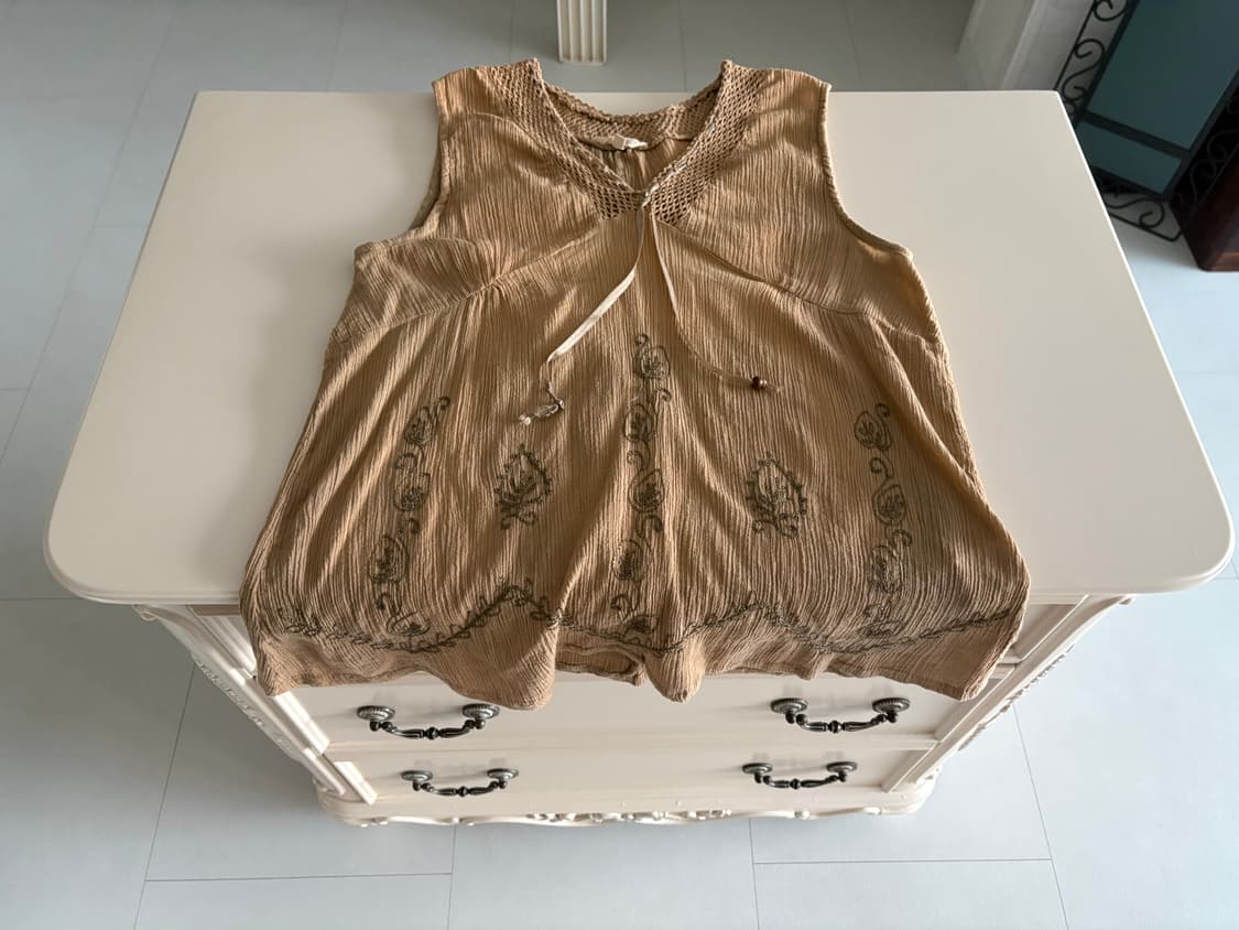 embroidery sleeveless top 상품이미지1
