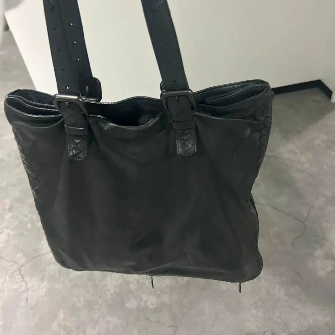 보테가베네타 양가죽 인트레치아토 버클 토트백 상품이미지2