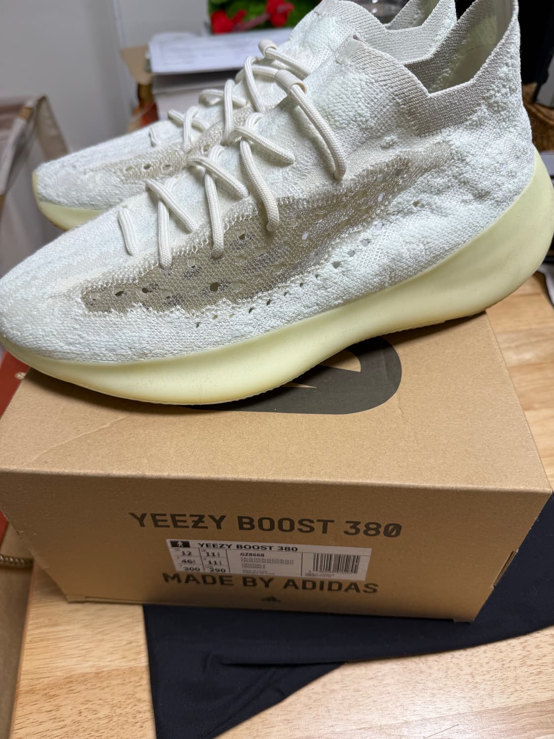 아디다스 이지 부스트 380 칼사이트 글로우 상품이미지1