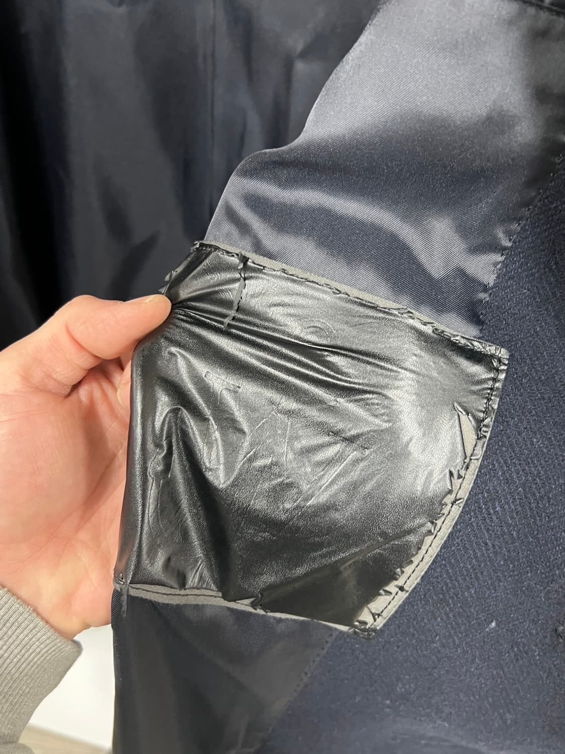 유니클로 JW앤더슨 네이비 모직 싱글 남성 코트 상품이미지4