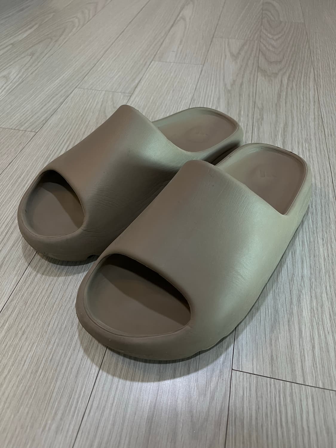 아디다스 이지 슬라이드 코어 상품이미지3