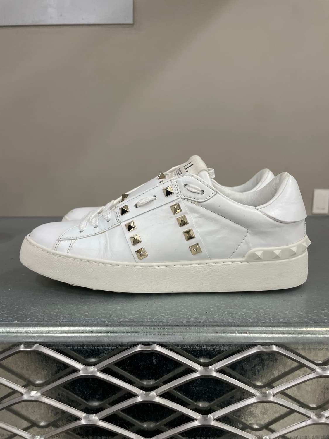 발렌티노 락스터드 스니커즈 37 상품이미지1