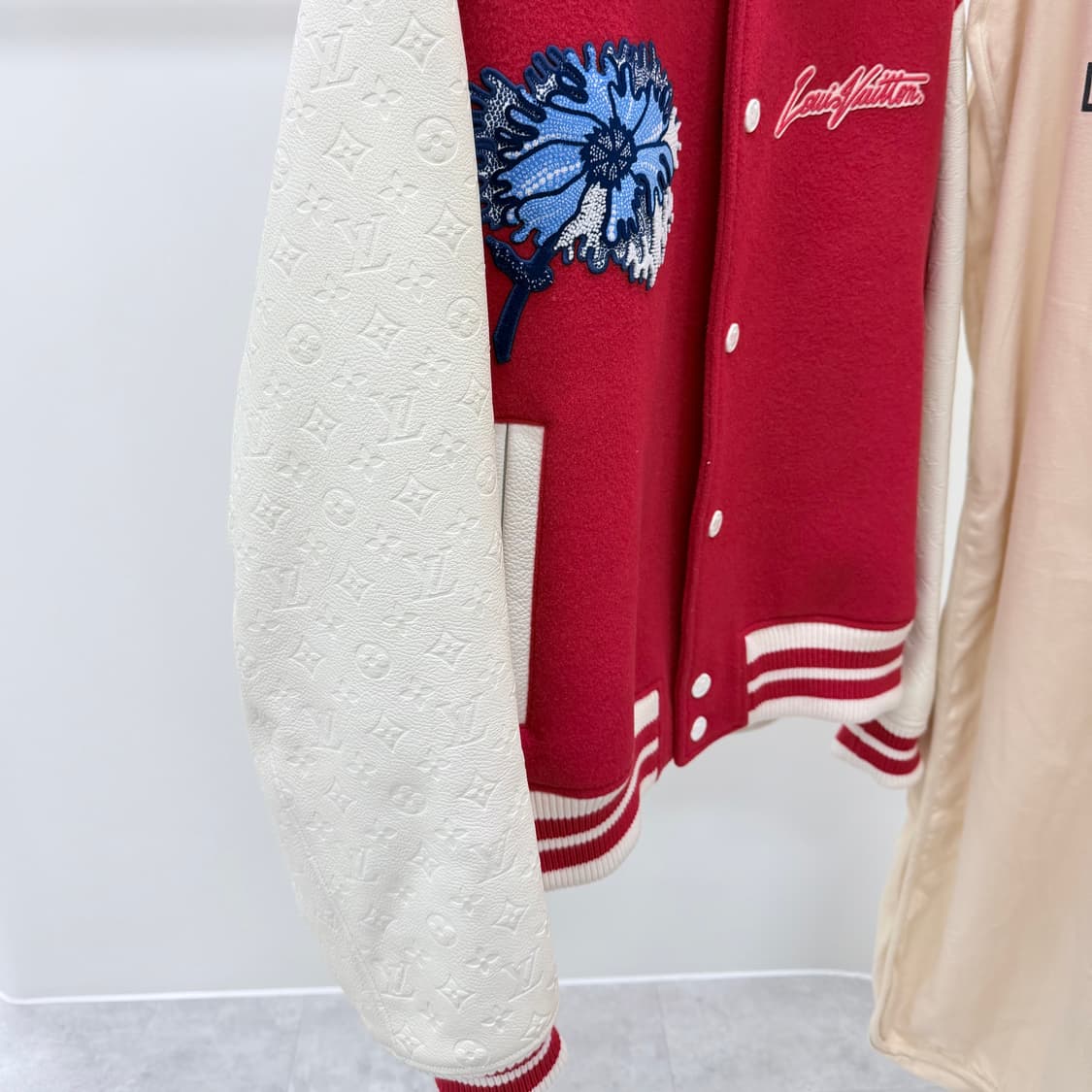 [S+급/54] 루이비통 x 쿠사마 야요이 한정 블루종 바시티 자켓 상품이미지7
