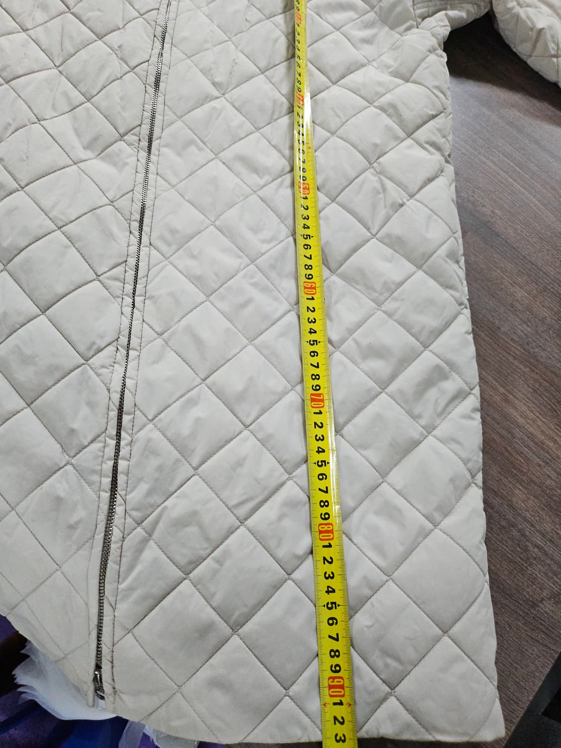 자주  다이아 퀼팅 롱 점퍼 아이보리 100 상품이미지6