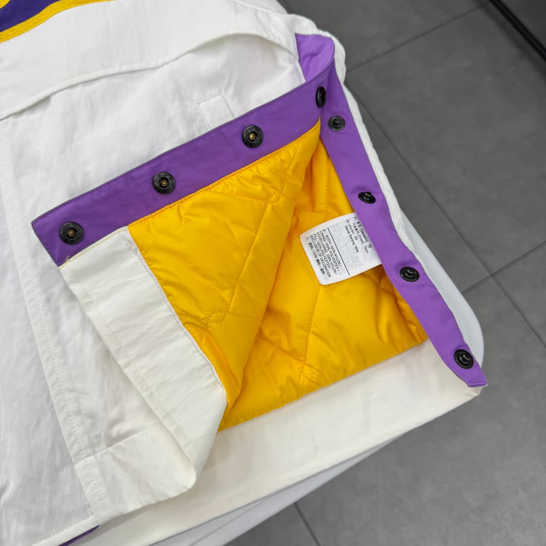 나이키X엠부쉬 레이커스 자켓  상품이미지5