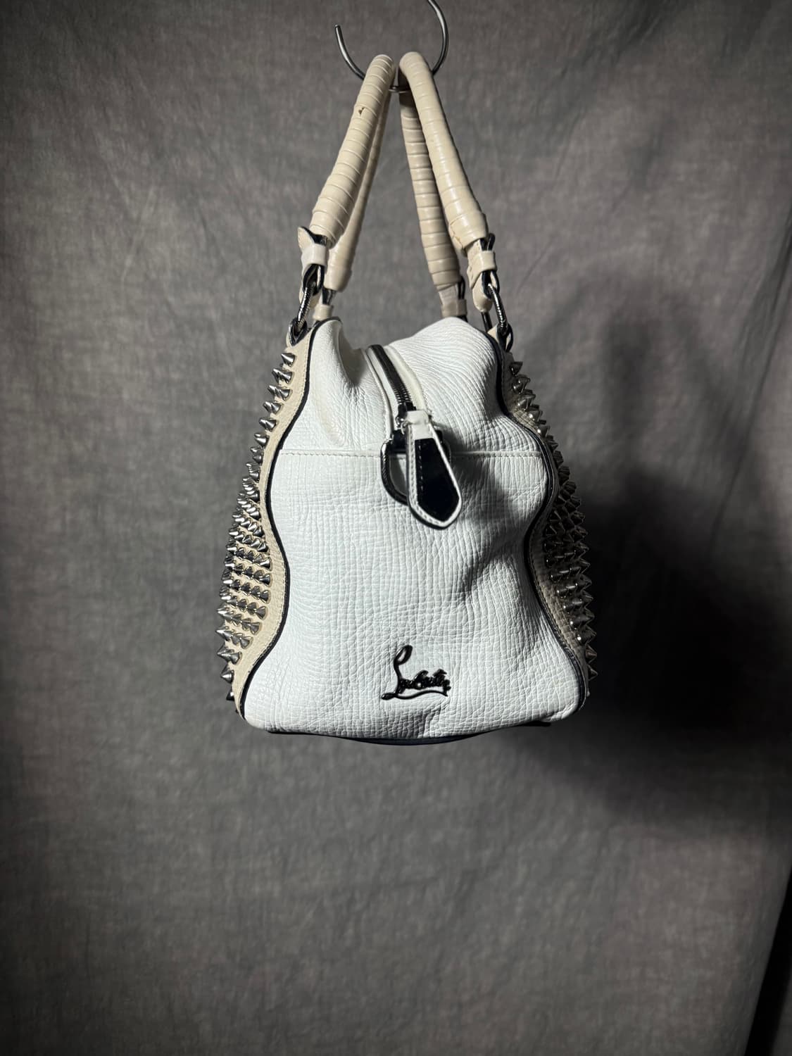 Christian Louboutin Studded Hand Bag  상품이미지3