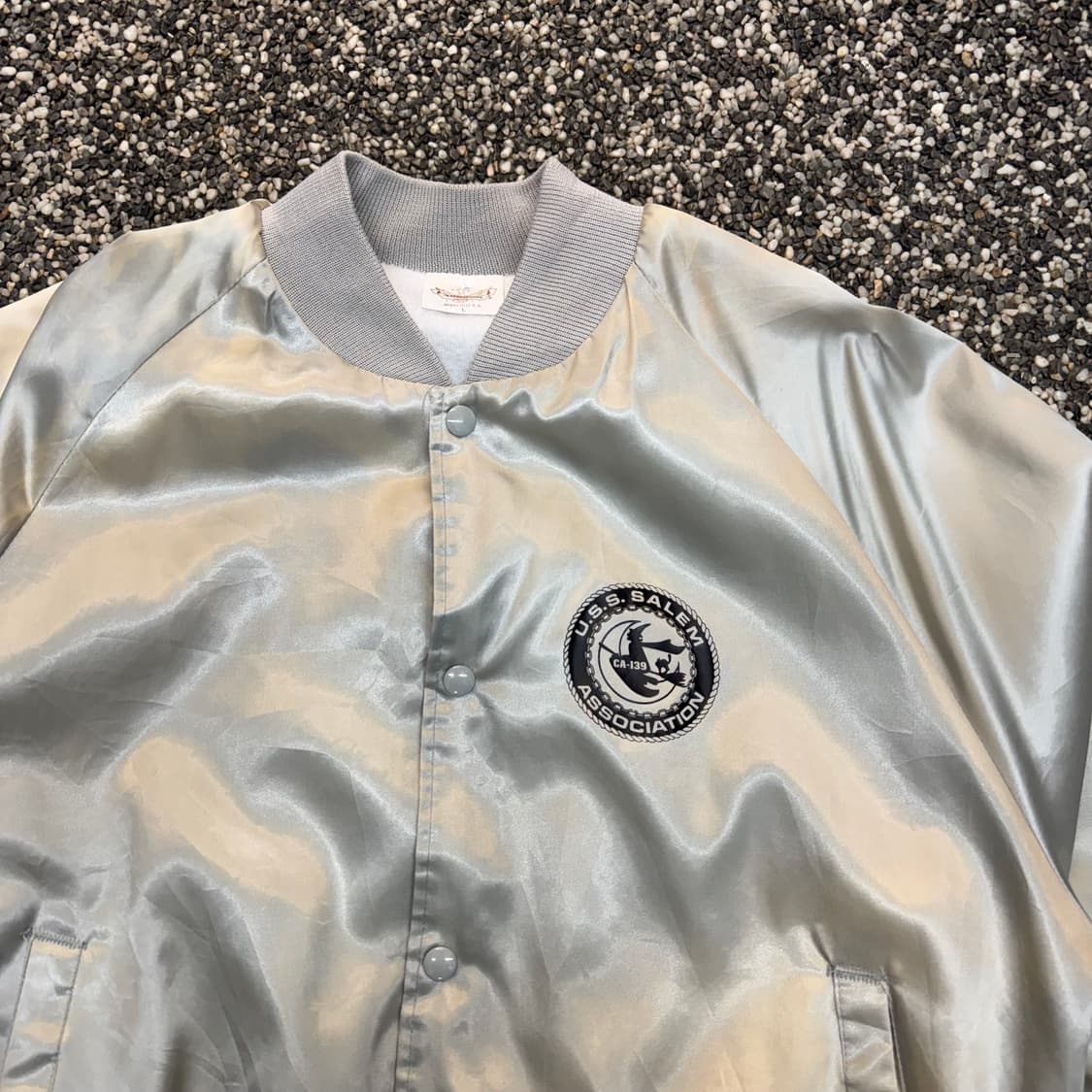 80s USS 미 해군 순양함 세일럼 새틴 봄버 자켓 made in US 상품이미지2