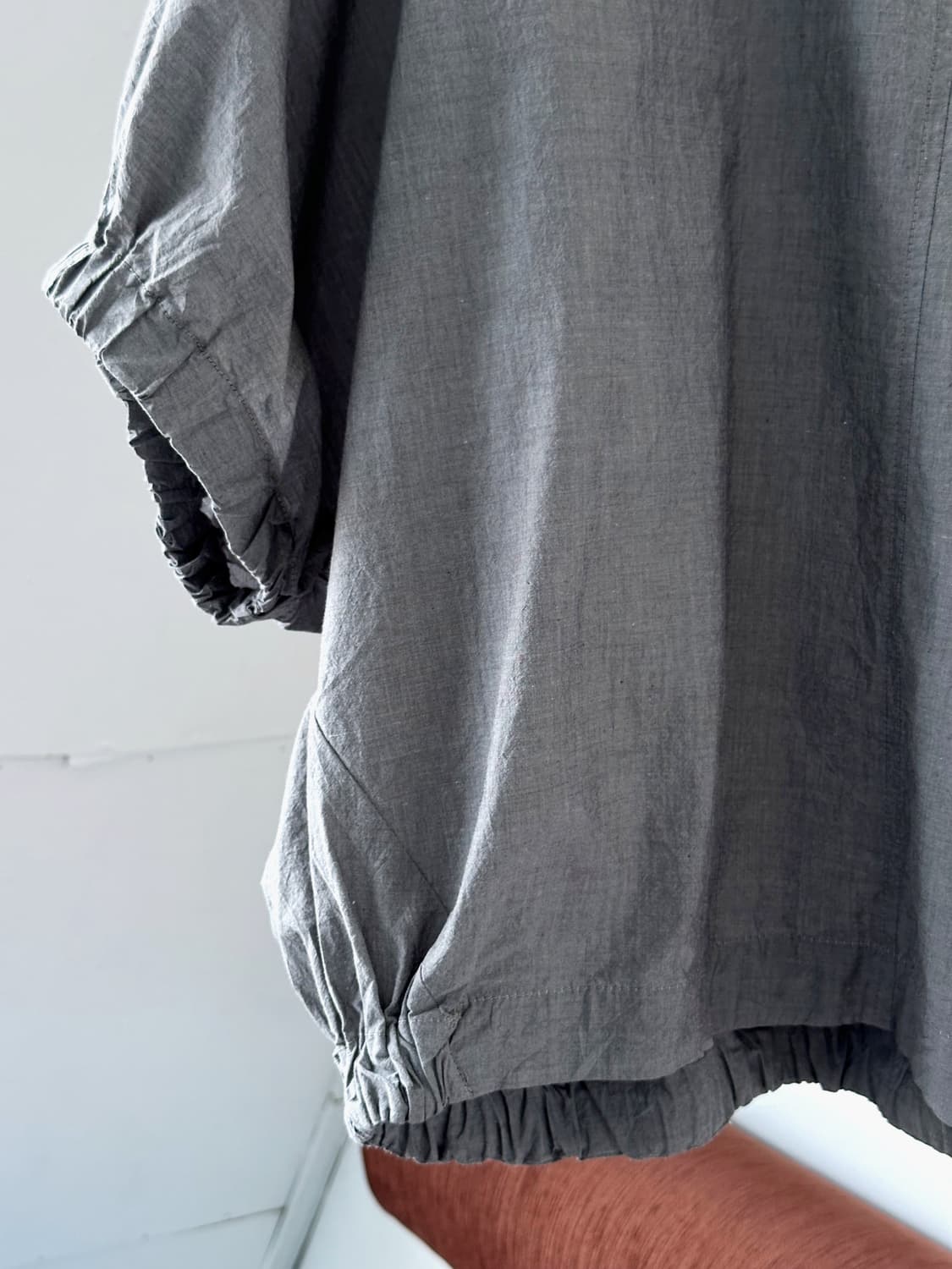 Shirried wide sleeve panel design shirt  상품이미지4