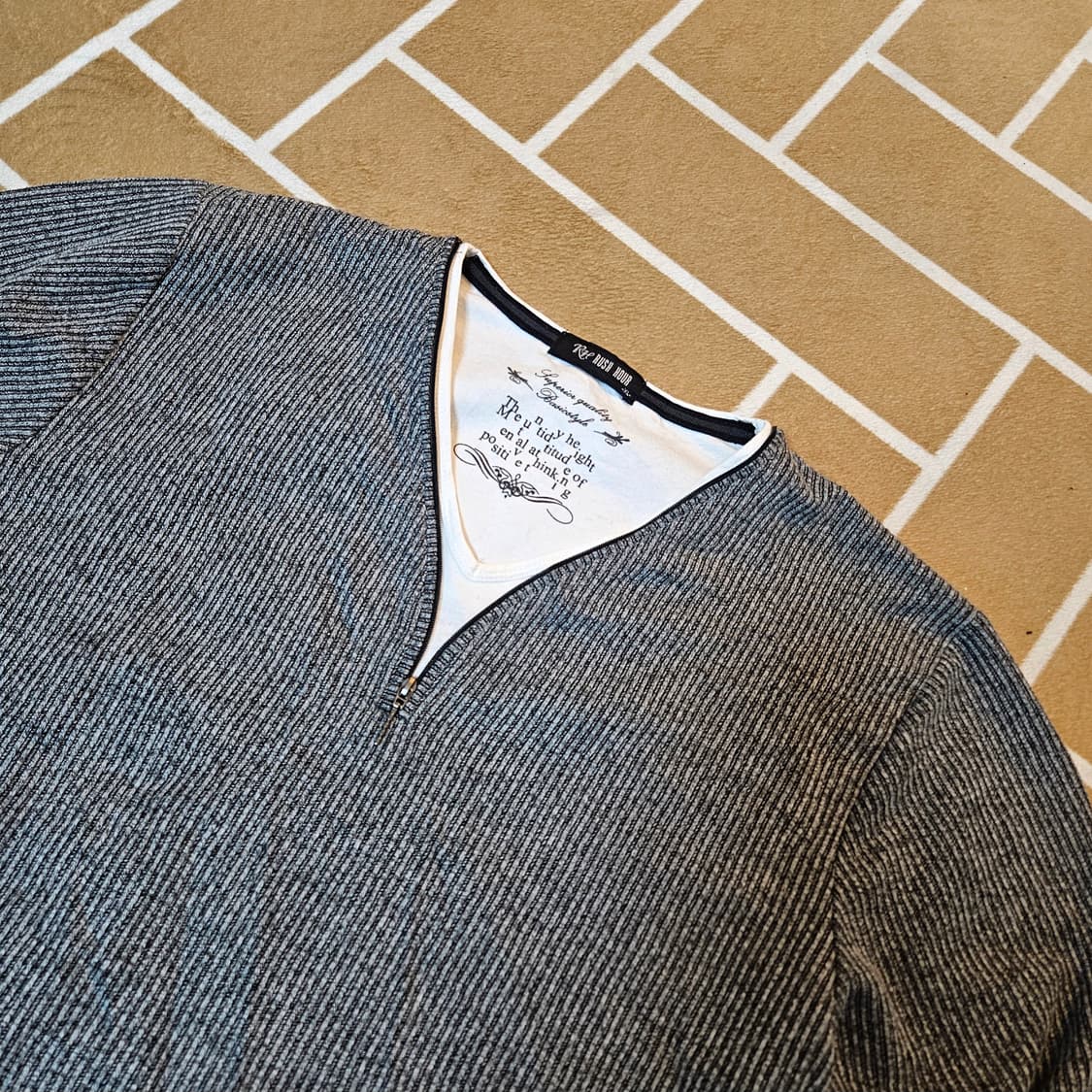 LUSH HOUR in Japan 브이넥 레이어드 지 집업 긴팔티셔츠 상품이미지1