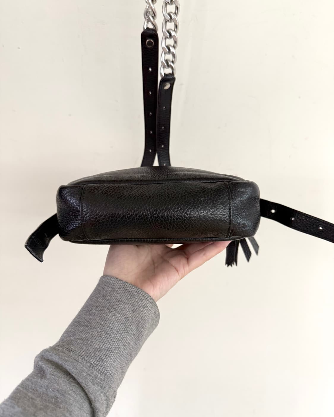 엠엠식스 블랙 체인스트랩 크로스 바디 백 상품이미지6