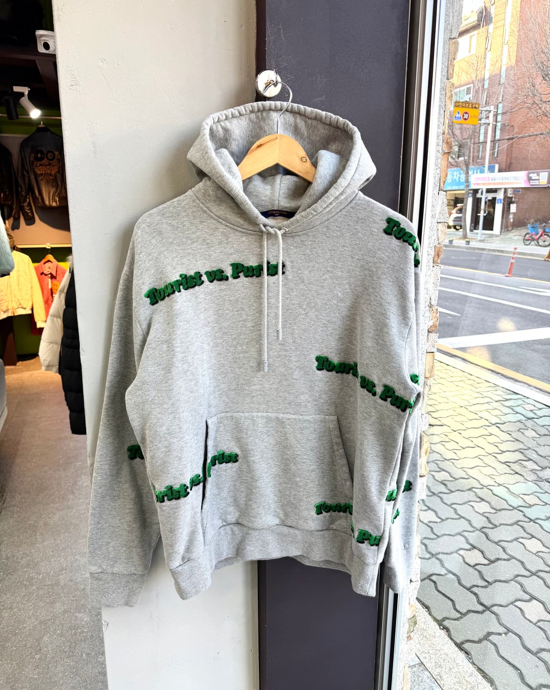 L/ 루이비통 투어리스트 vs. Purist 런웨이 후드티 상품이미지5