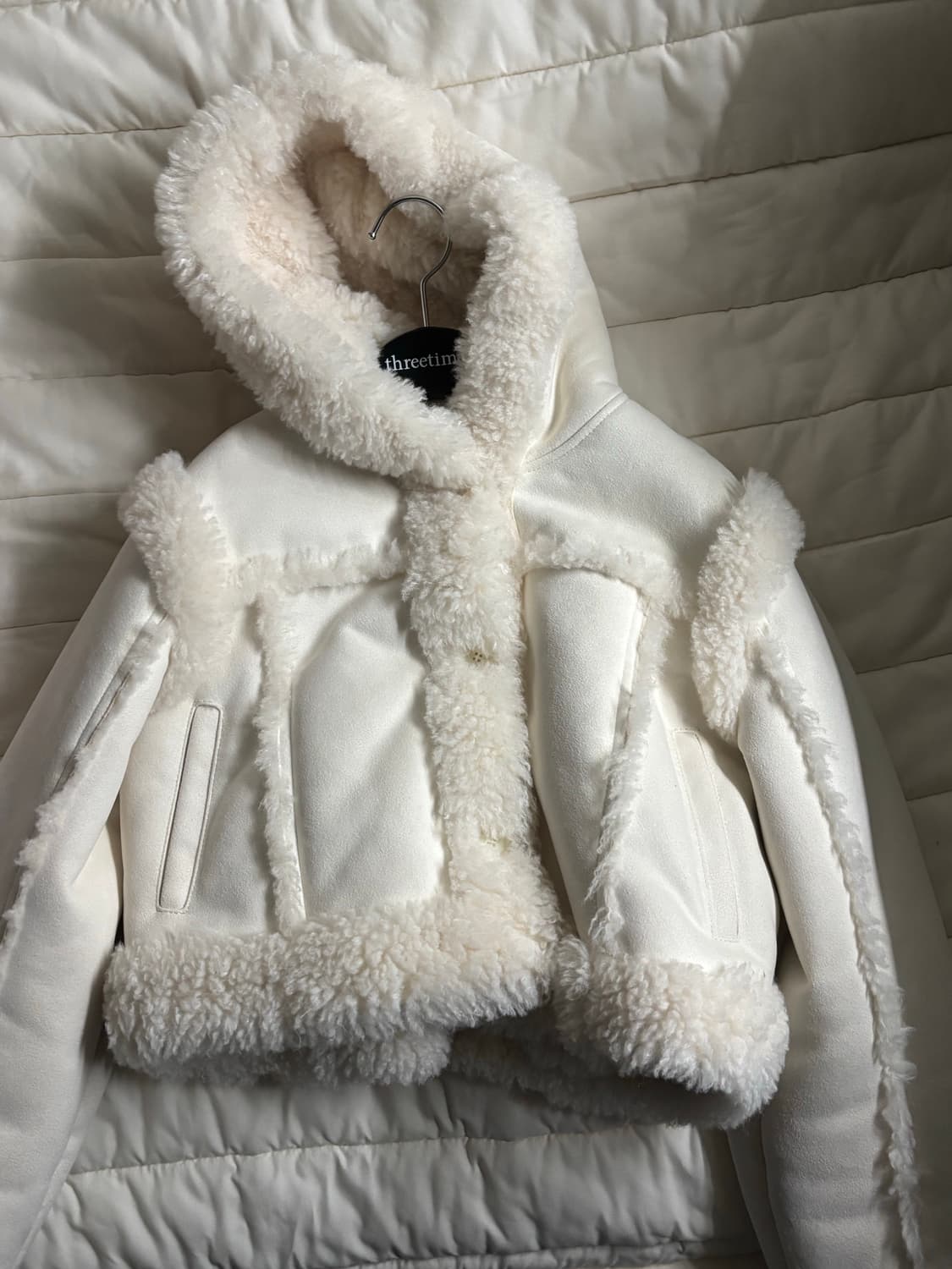 쓰리타임즈 베이비퍼 후드 버니퍼 무스탕 23fw 상품이미지2