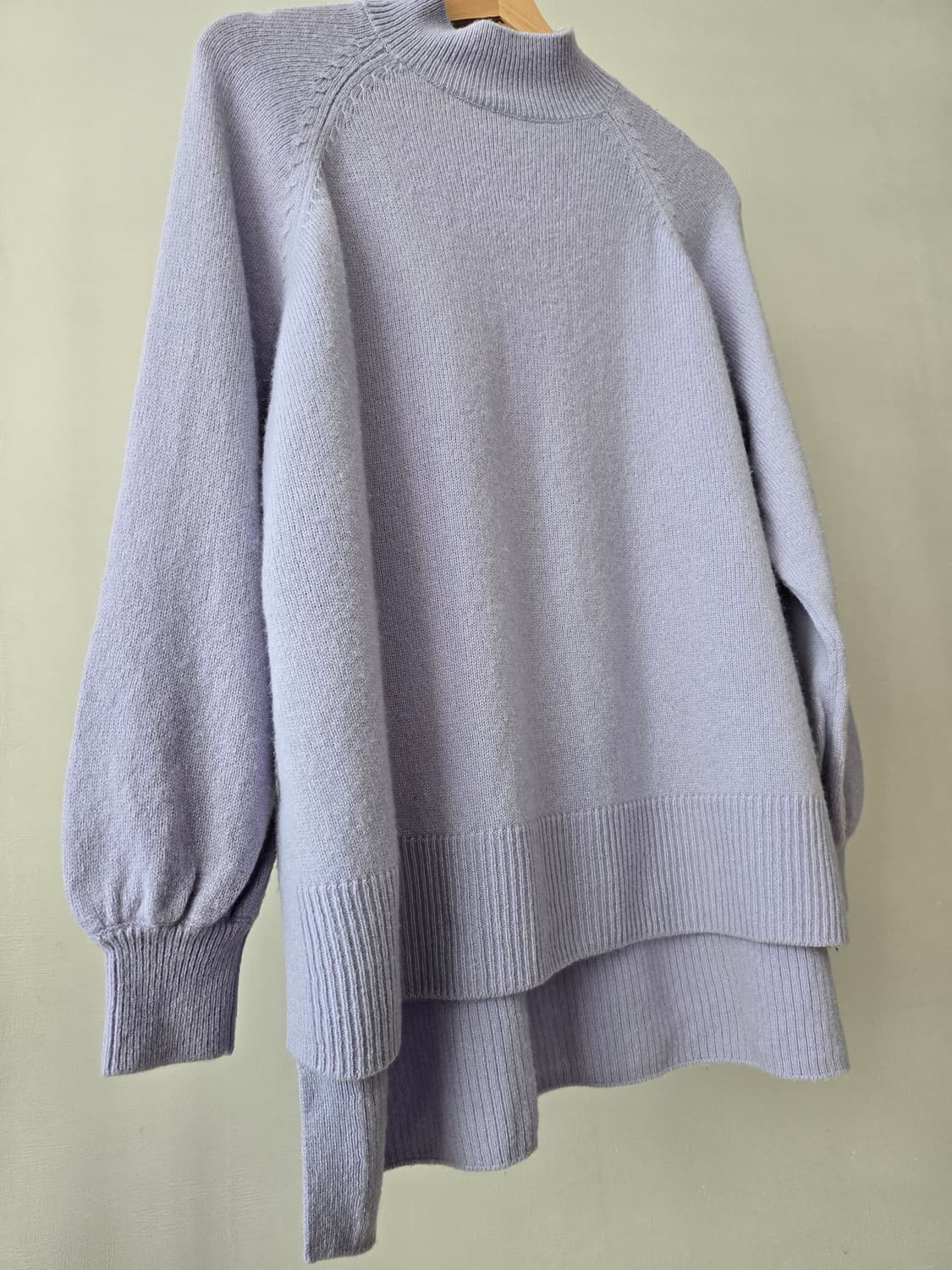 SHIPS 라일락 컬러 여유핏 하이넥 니트 상품이미지4
