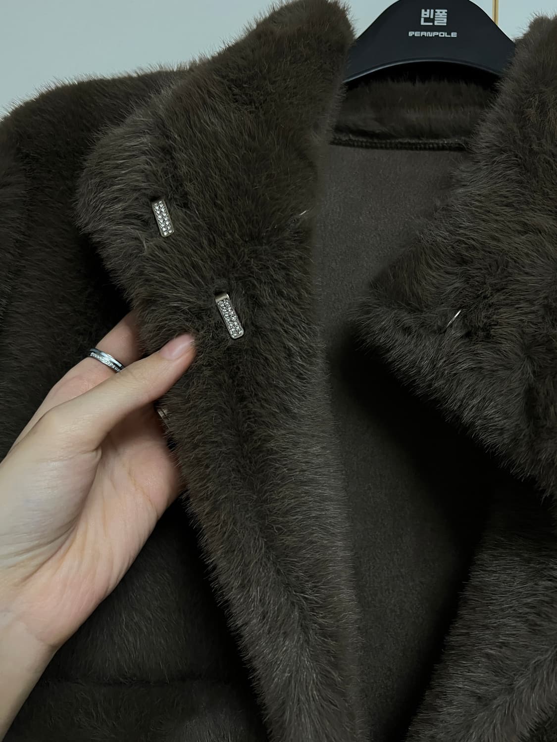 앤클라인 브라운 하이넥 밴딩 크롭 퍼자켓 상품이미지7