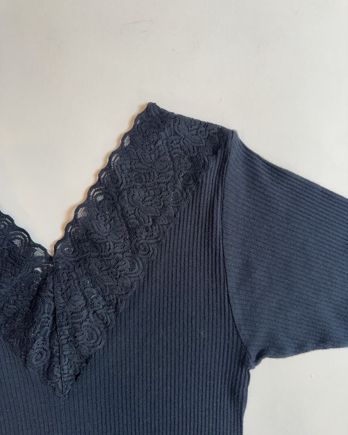 Black V-Neck Lace Ribbed Top 상품이미지2