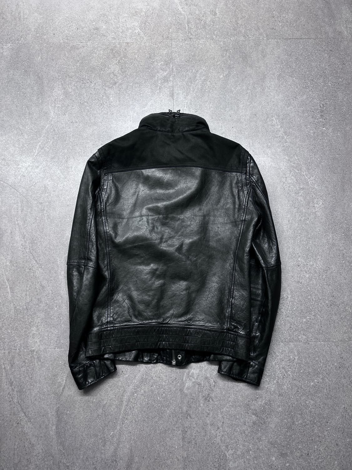 솔리드 옴므 하이브리드 지퍼 넥 레더 자켓 상품이미지6