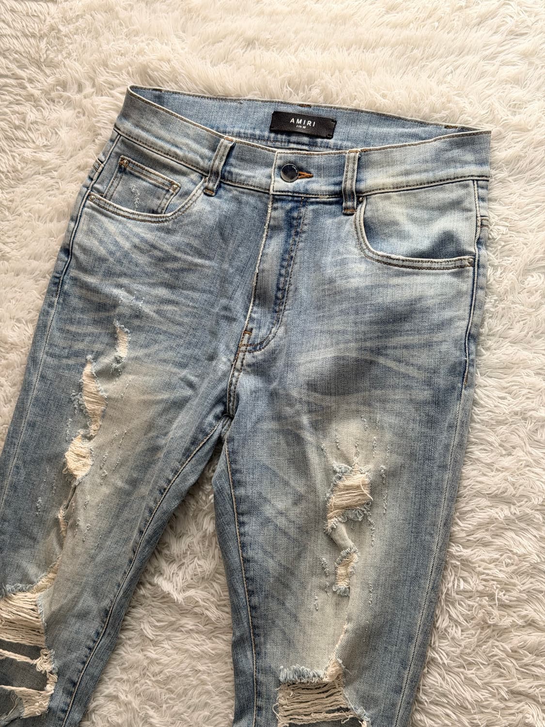 아미리(AMIRI) 디스트로이드 슬림핏 데님 팬츠 상품이미지1