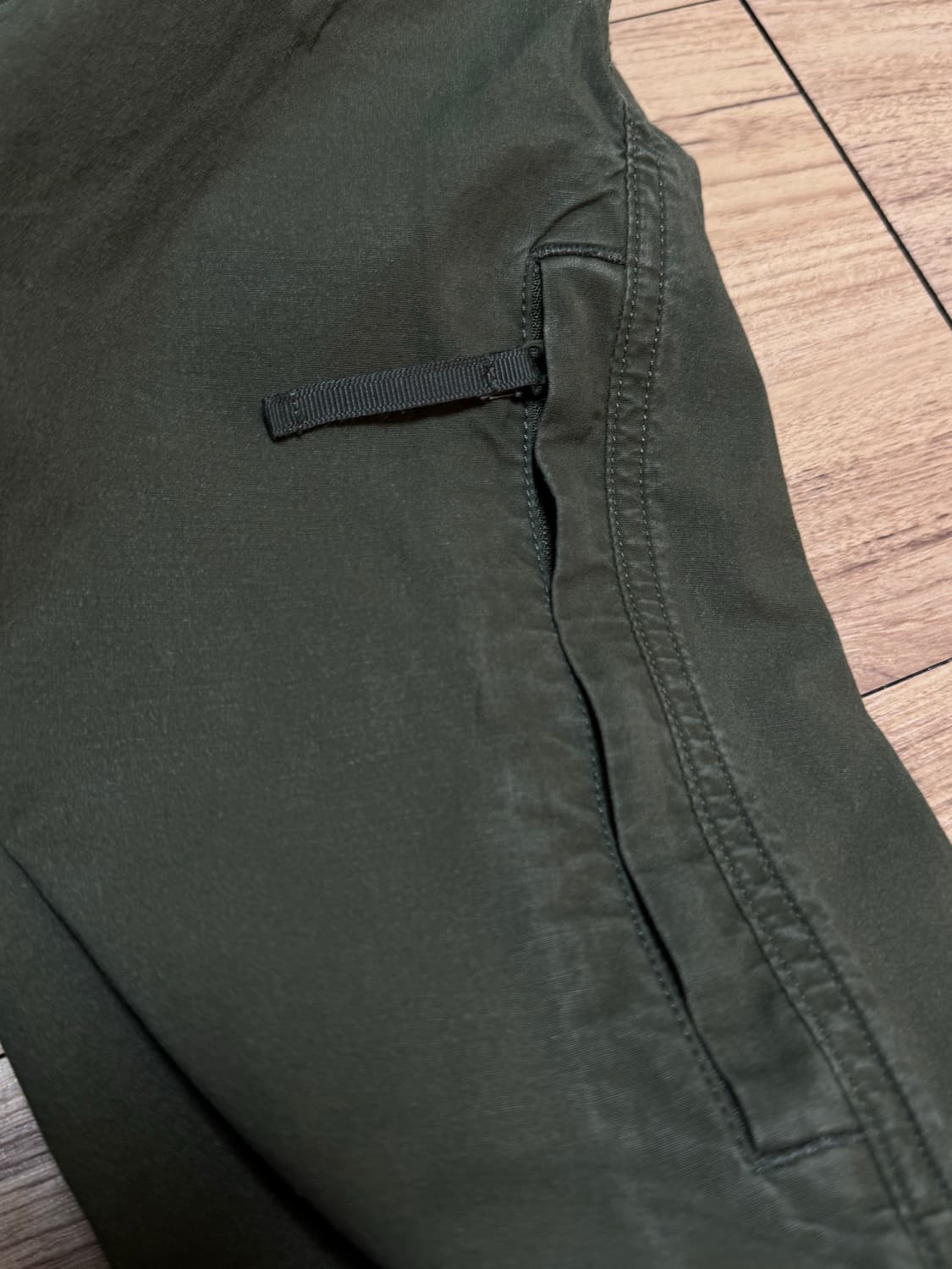 [S]그라미치 루즈핏 테이퍼드 팬츠 카키 상품이미지4