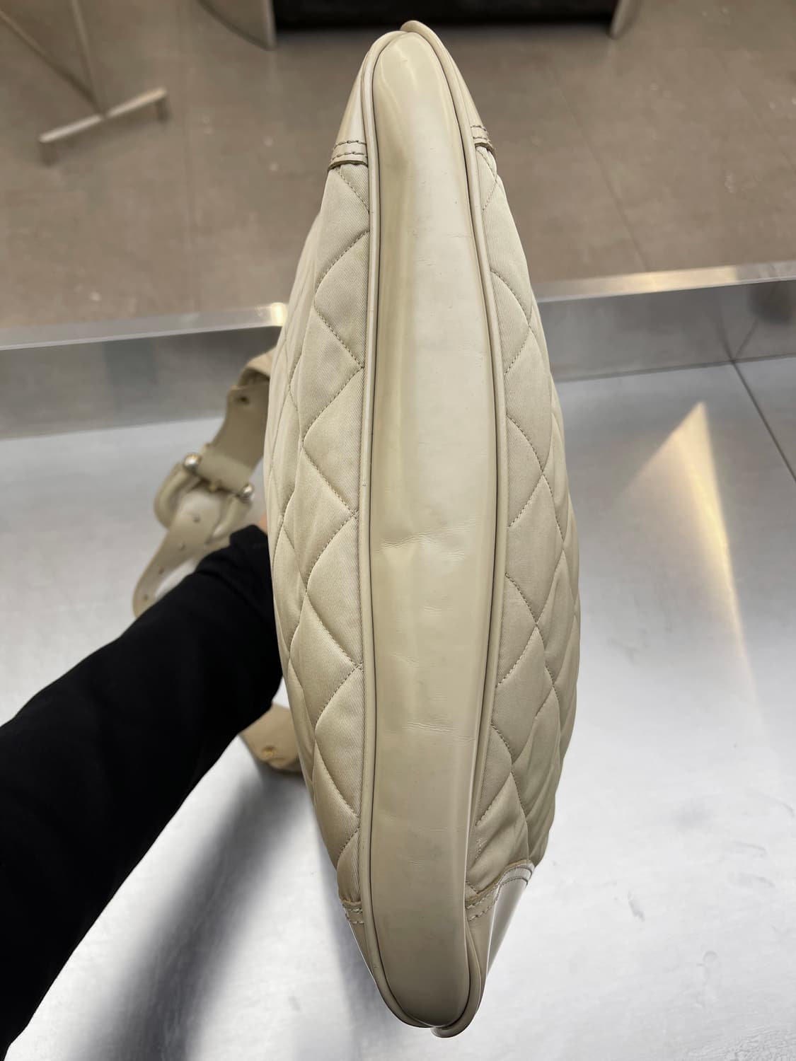 버버리 나일론 퀄티드 호보백 상품이미지4