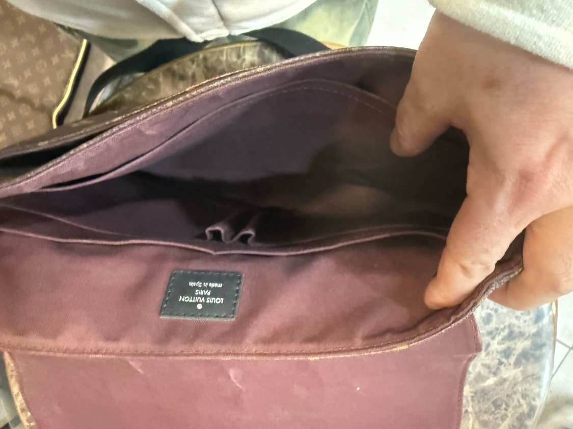 정품 루이비통 디스트릭트 메신저백 팝니다 상품이미지7