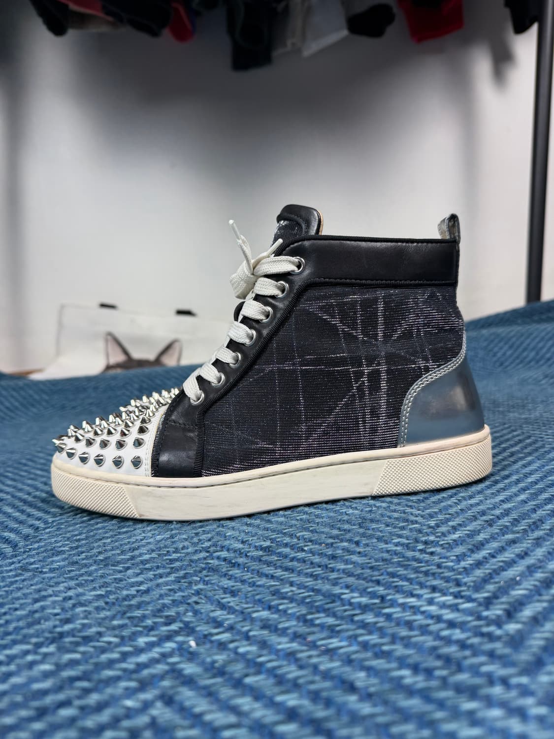 [크리스찬 루부탱] 아이코닉 스파이크 하이탑 스니커즈 – 한정판  상품이미지3