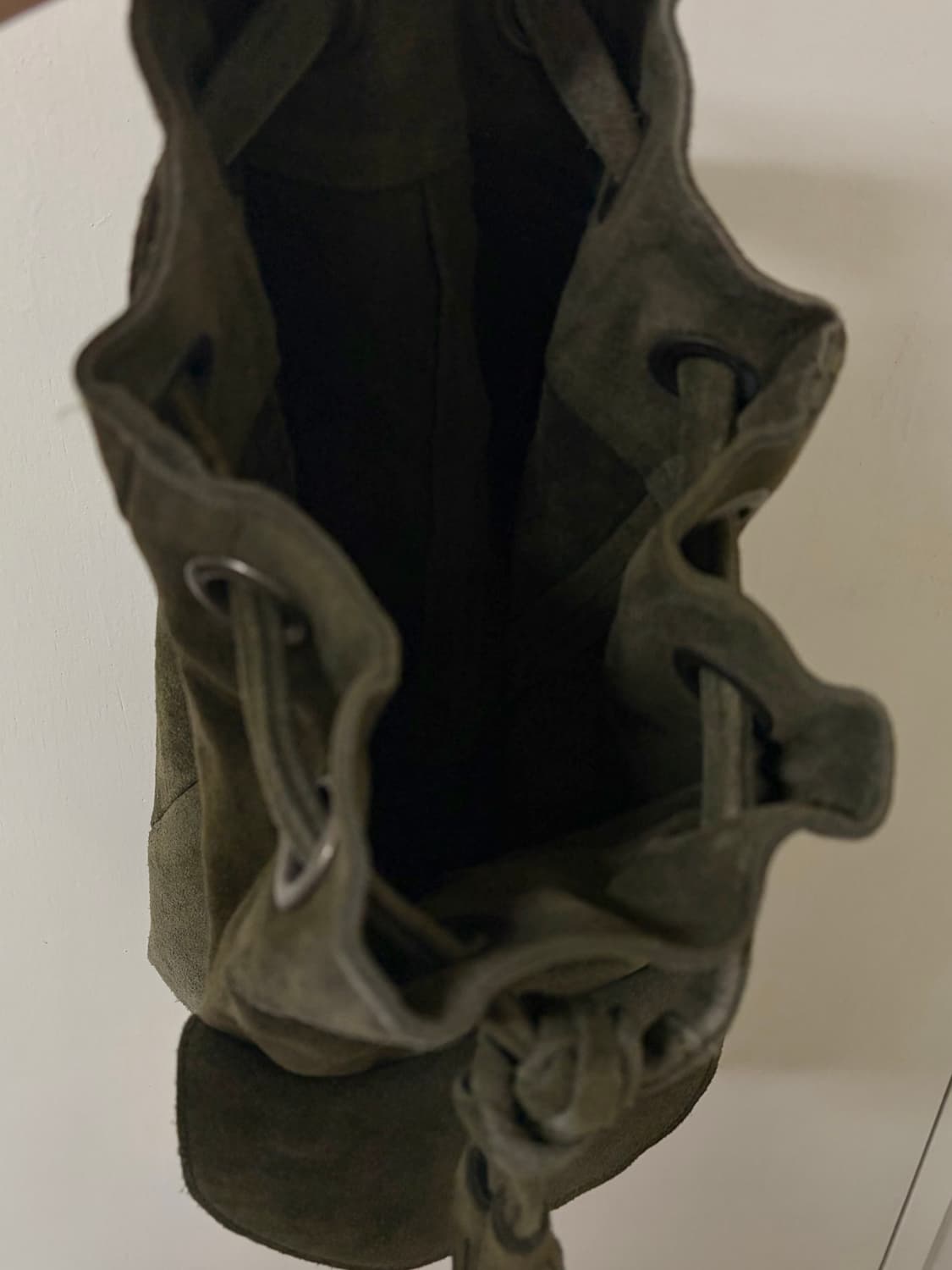 카키 스웨이드 백 상품이미지4