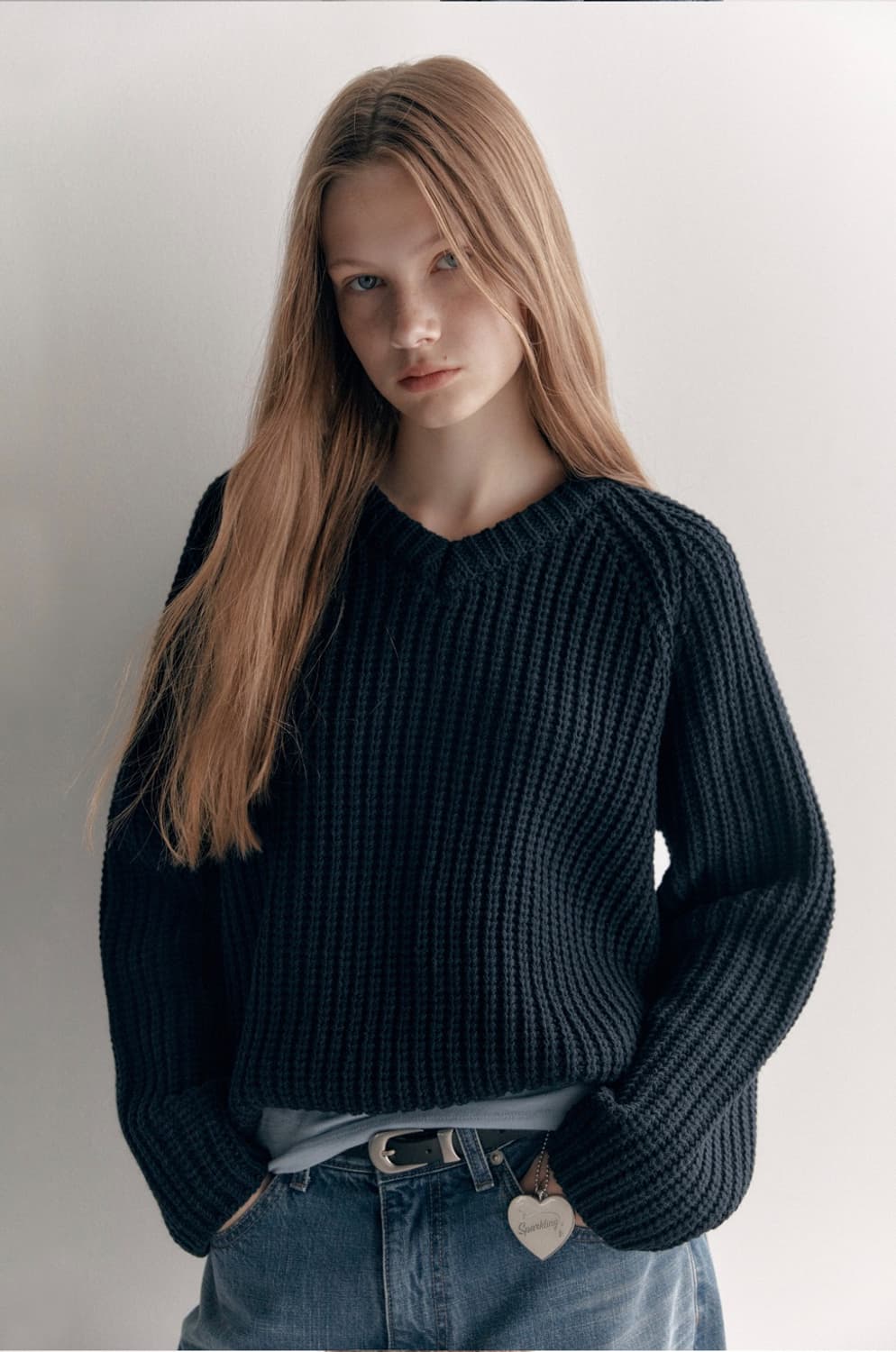 로우클래식 브이넥 니트 상품이미지1