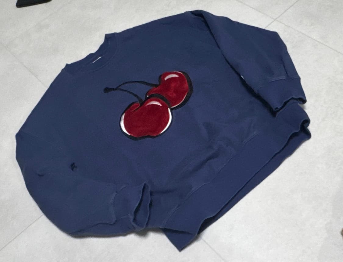 [~2.12] 키르시 퍼 체리 네이비 맨투맨 상품이미지1